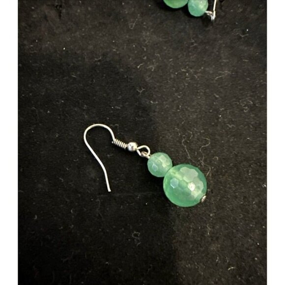 Necklace Green Faceted Glass and Small Beads 18-20" with Matching Drop Earrings - Picture 6 of 6